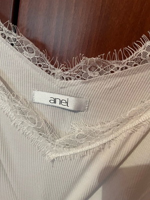 New white top Anel