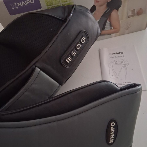 Naipo Shiatsu Neck and Shoulder Massager with Cable like new