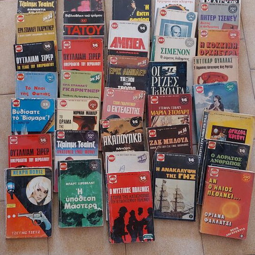 Viper books used, pack of 35, vintage crime and romance