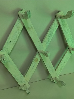 Vintage wooden wall hanger with 7 hooks, rustic style