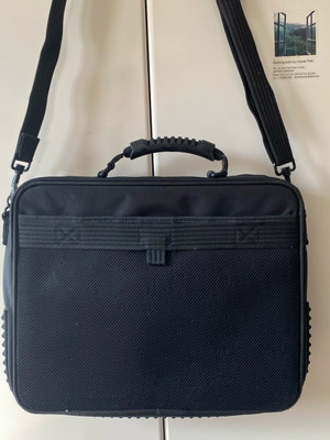 Targus Laptop Bag like new with multiple compartments