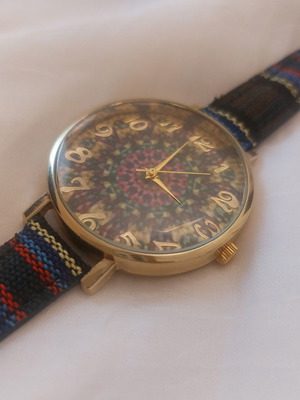 Boho γυναικείο ρολόι με καντράν mandala και υφασμάτινο ethnic λουράκι σαν καινούργιο