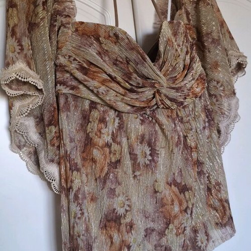 BSB cocktail blouse like new, gold with golden details