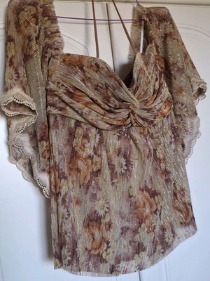 BSB cocktail blouse like new, gold with golden details