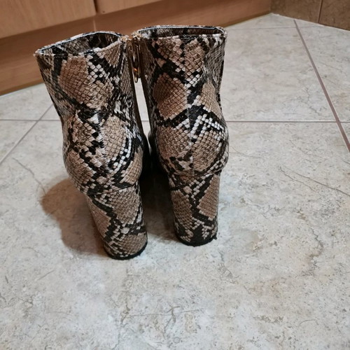 Snake print ankle boots new, size 38, narrow fit