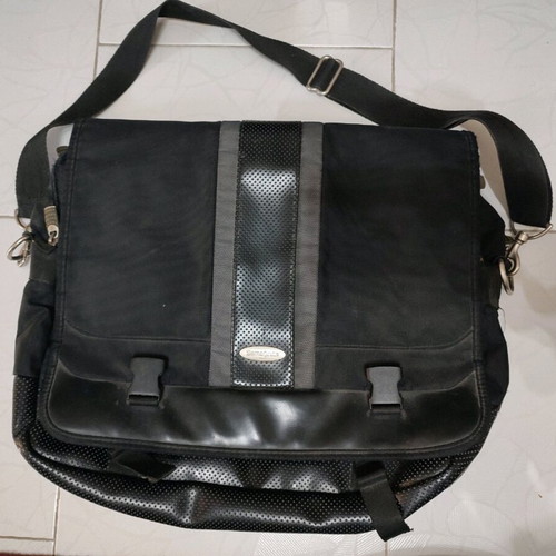 Τσάντα Samsonite μεταχειρισμένη, μαύρη, διαστάσεις 35×45 εκ.