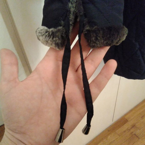 Women's winter coat with fur collar, size XXXL, like new, black