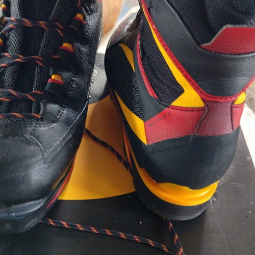 La Sportiva Trango Tower Extreme GTX hiking boots size 44, black yellow