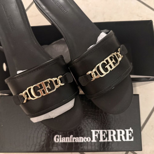 Gianfranco Ferre Black Platform Sandals like new, size 39