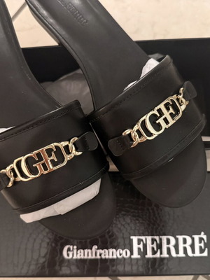 Gianfranco Ferre Black Platform Sandals like new, size 39