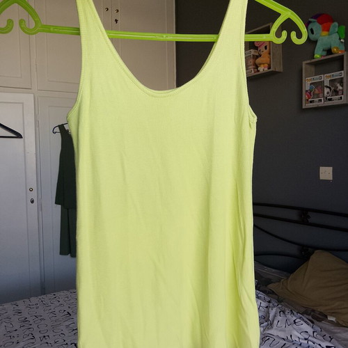 Sleeveless top S/M in excellent condition, green and yellow