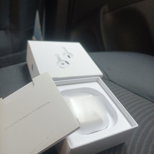 AirPods 4 used, like new with box