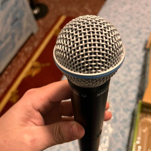 Shure wireless microphone like new, professional use, with box