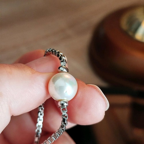 Silver necklace with pearls like new
