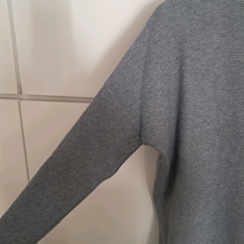 Gray sweater like new with unique cut, size L