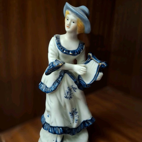 Porcelain figurine set used, woman with lyre and man with mandolin