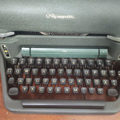 Olympia typewriter used antique collectible
