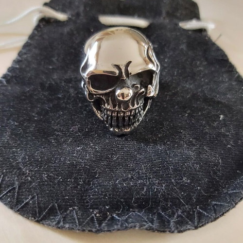 Men's skull ring like new, stainless steel