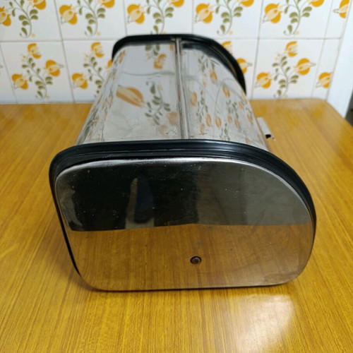 Bread box used in good condition