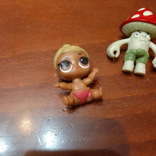 Kinder figures like new