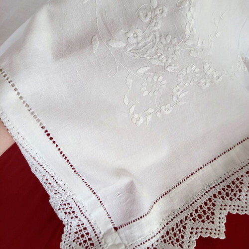 Handmade embroidered white tablecloth with thick crochet lace 200x160 cm like new