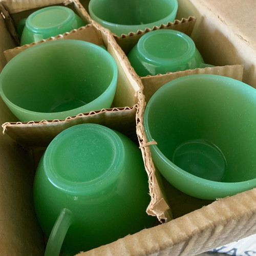 Set of 6 cups with saucers new