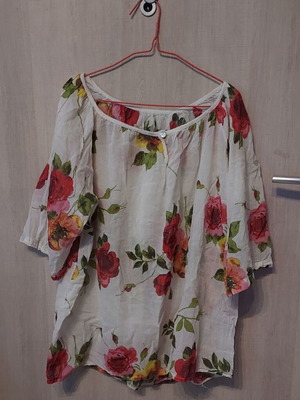 Floral cotton shirt like new, free size, white and red