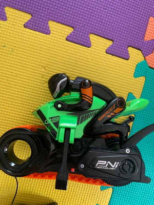 Maisto Tech R/C Cyclone Motobike used with batteries included