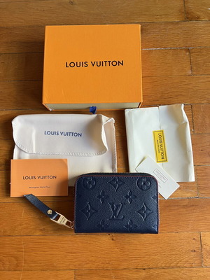 Louis Vuitton Wallet new, blue, practical size 12.5x9 cm