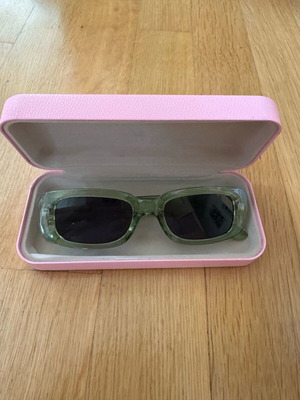 AV Sunglasses Neoma green sunglasses new, rectangular frames