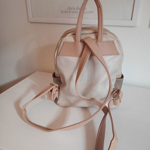 Veta accessories beige backpack with gold details