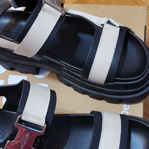 Desigual Chunky Platforms size 36 like new, beige and black