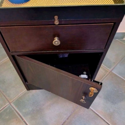 Brooder bird incubator like new with digital thermostat and LED lighting