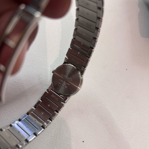 Seiko ladies 23mm bracelet like new, white