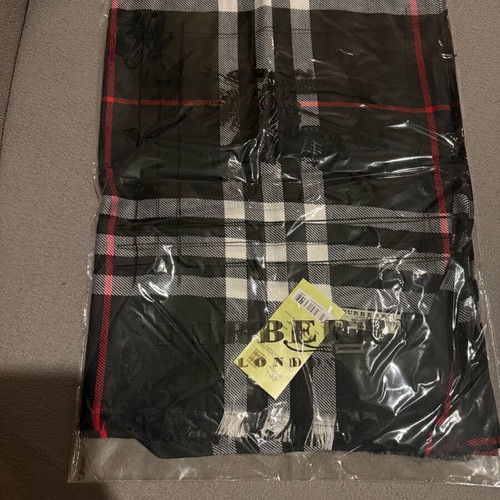 Burberry Check Cashmere Scarf new, black red white