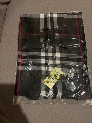 Burberry Check Cashmere Scarf new, black red white