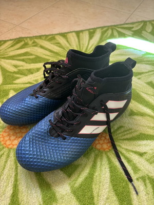 Adidas football shoes like new, size 40, black and blue