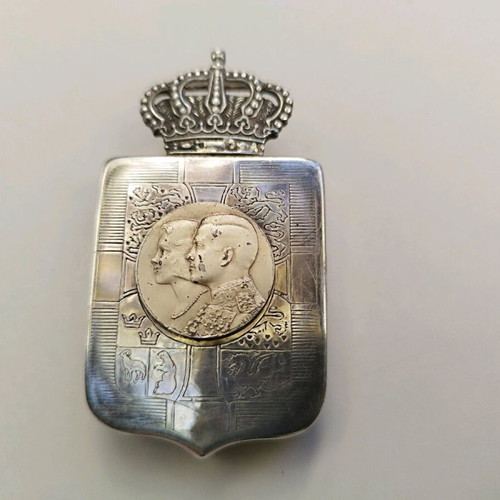 Wedding favor from the last royal couple like new