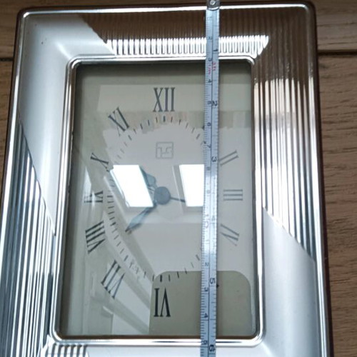 Table clock used with battery and silver frame