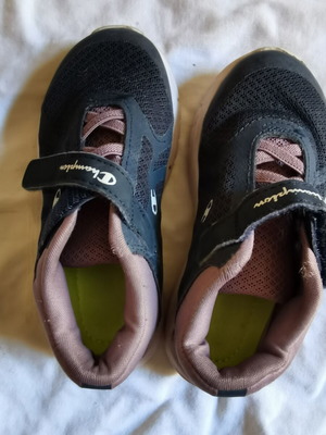 Champion children's athletic shoes size 26 used