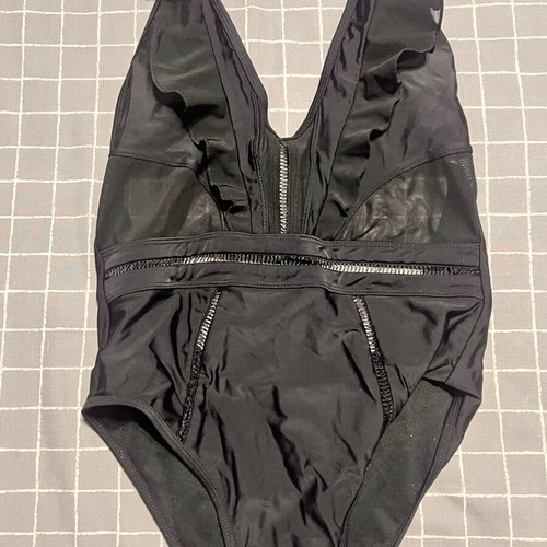 E-OUTFIT black one-piece swimsuit used, size M