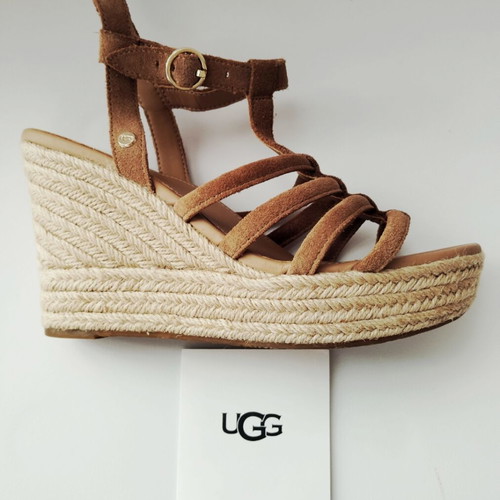 Σουεντ πλατφόρμες UGG Cressida μπεζ σαν καινούργιες, νούμερο 38