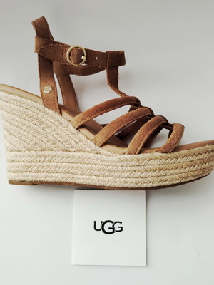 Σουεντ πλατφόρμες UGG Cressida μπεζ σαν καινούργιες, νούμερο 38