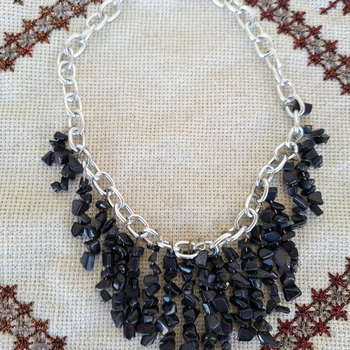 Necklace with goldstone chips handmade, short with aluminum chain