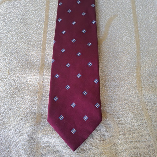 Silk handmade Pagoni tie like new with geometric rhombus pattern