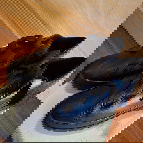 Γυναικεία sneakers Geox No 40 σε μαύρο δέρμα και λουστρίνι, σε άριστη κατάσταση