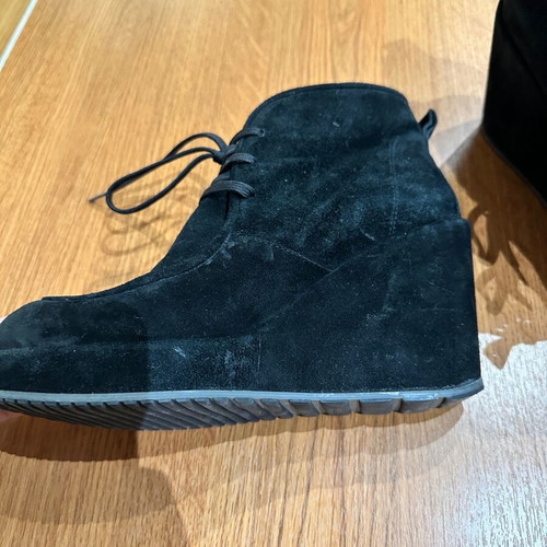 Zinda black suede wedge ankle boots size 38 like new