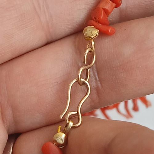 Necklace with natural coral branches, 14K gold clasp, 45 cm