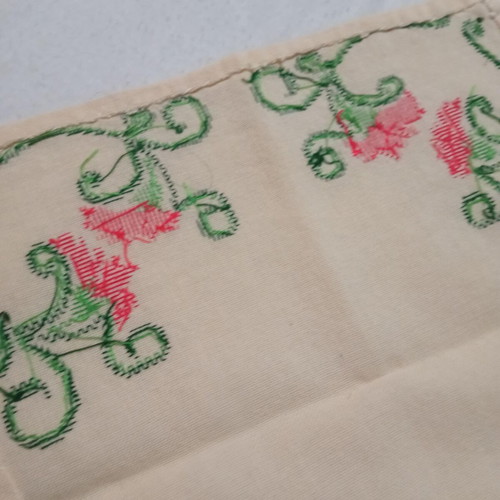 Small vintage handmade embroidered table linen like new, 1970