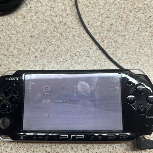 PlayStation Portable PSP like new with 4GB memory card and 10 games